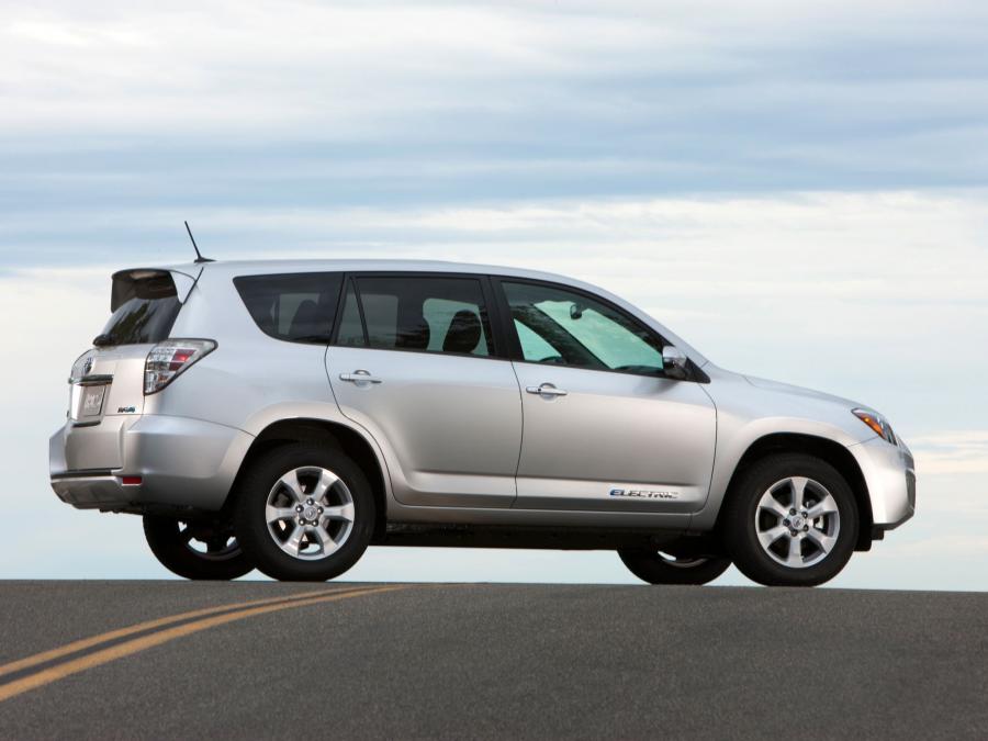  Toyota RAV4 EV 2012 года  (фото 18 из 107)
